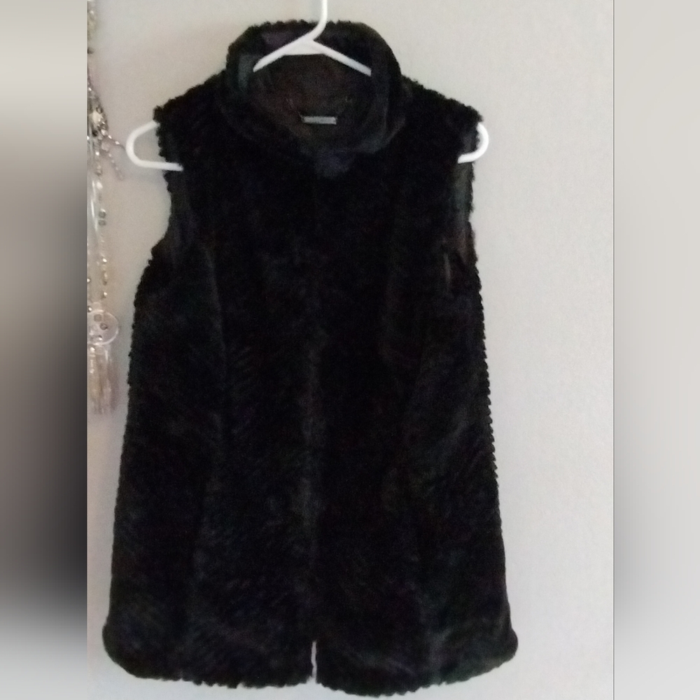Faux fur women's vest Small (WHBM)